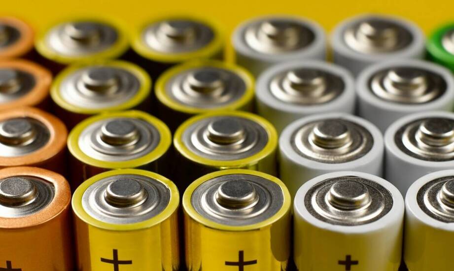 Akumulatory kwasowo-ołowiowe – działanie, zastosowanie i najważniejsze zalety