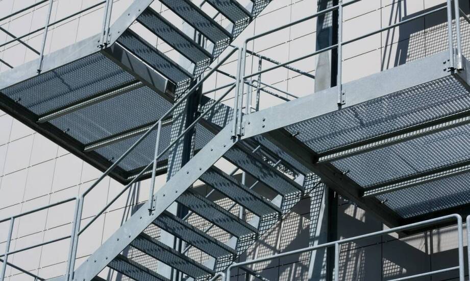 Schody stalowe – solidne rozwiązania i inspiracje do każdego wnętrza