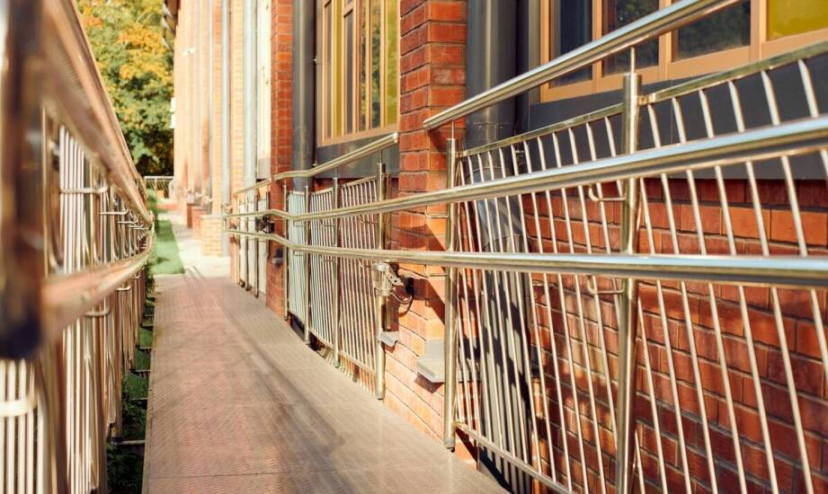 Balustrady – rodzaje, zastosowanie i najnowsze trendy w aranżacji wnętrz