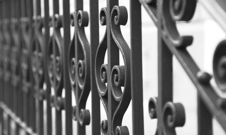 Bramy stalowe – trwałość, bezpieczeństwo i estetyka w nowoczesnych ogrodzeniach