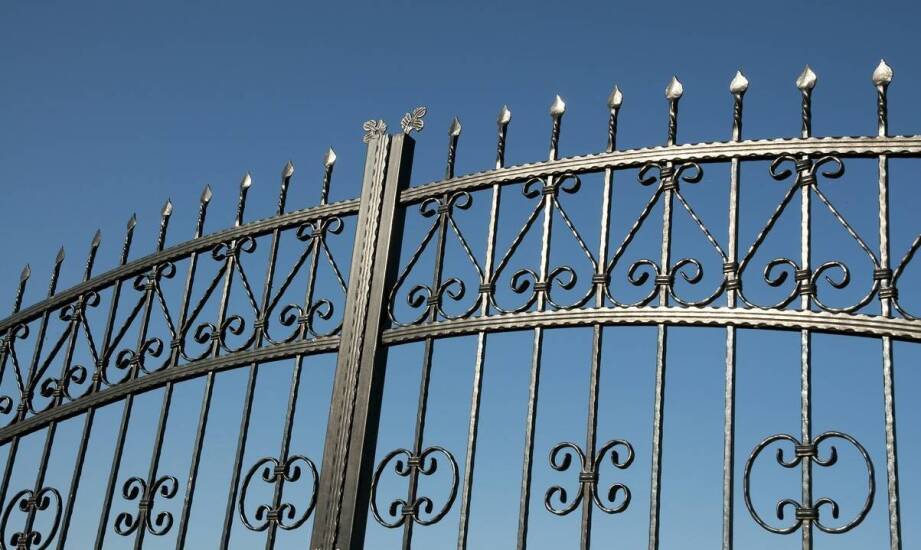 Najważniejsze zalety bram stalowych – trwałość i bezpieczeństwo na lata