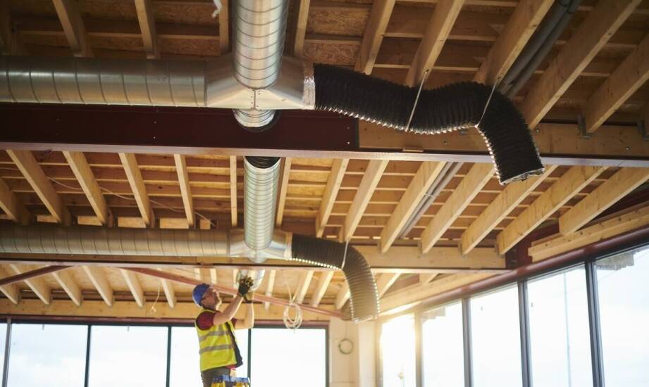 Na czym polega instalacja systemu CO i jakie są jej podstawowe etapy?