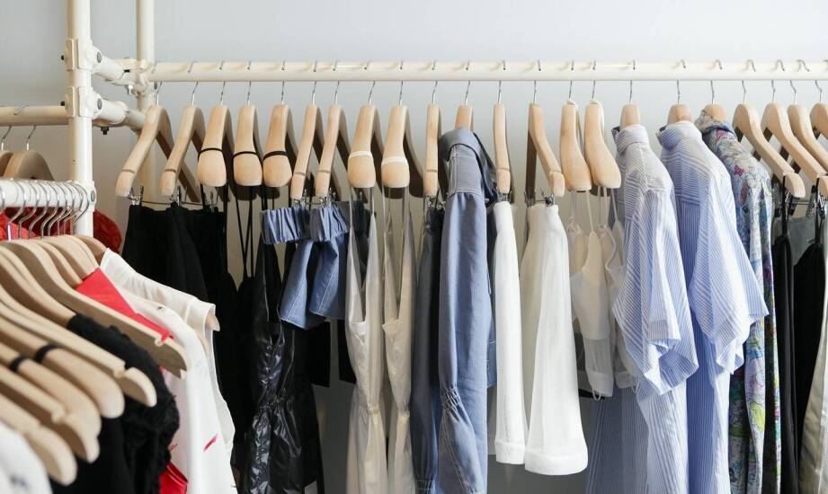 Szafy na zamówienie i garderoby – funkcjonalność oraz pomysły na aranżacje