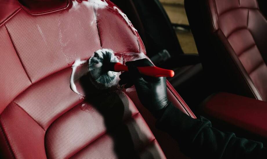 Sekrety pielęgnacji auta – co warto wiedzieć o kosmetyce samochodowej