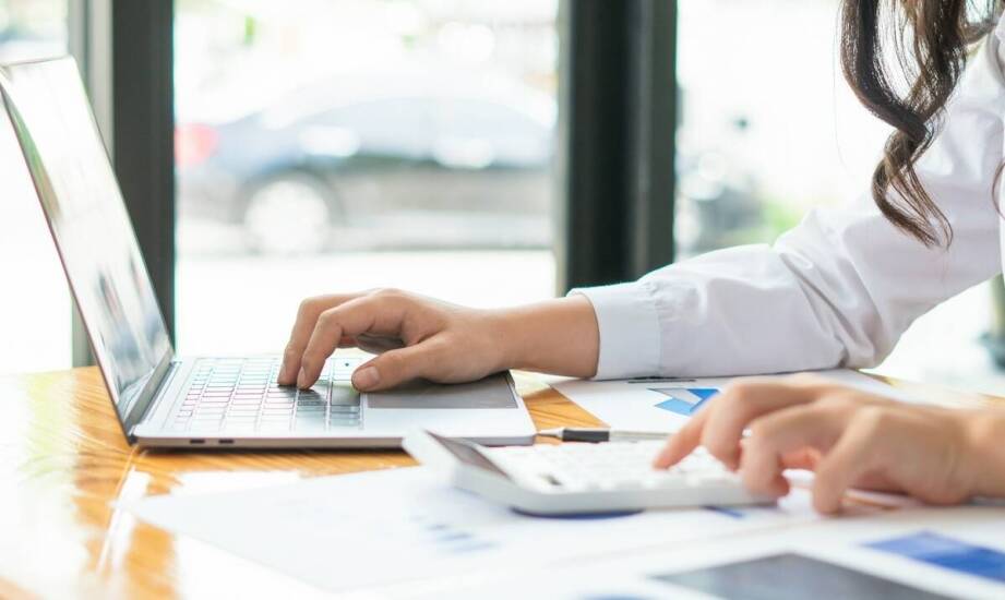 Jak przebiega proces zakładania i zamykania działalności gospodarczej?