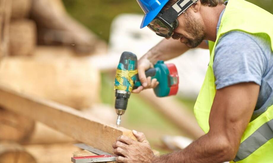 Jak wybrać dobrego stolarza? Najważniejsze kryteria i wskazówki