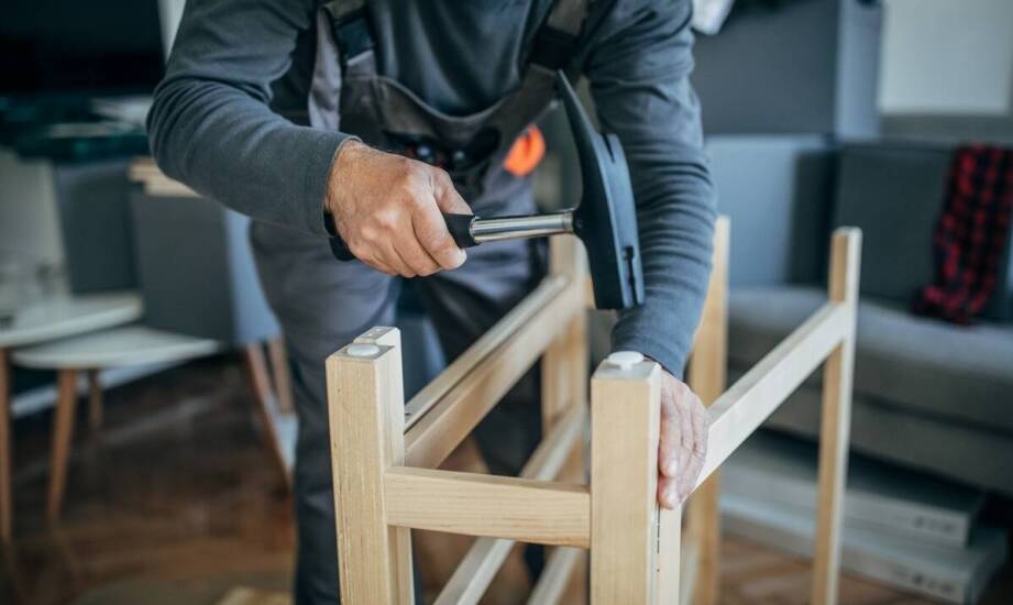 Jak powstają meble na zamówienie – proces pracy stolarza krok po kroku