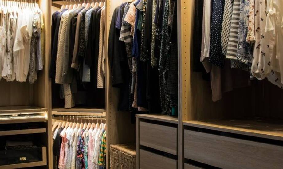 Jak zaplanować funkcjonalną garderobę na wymiar – inspiracje i porady