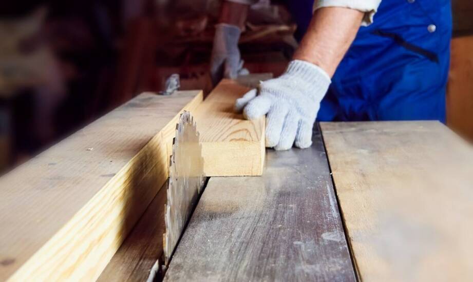 Czym zajmuje się zakład stolarski i jakie usługi oferuje branża stolarska