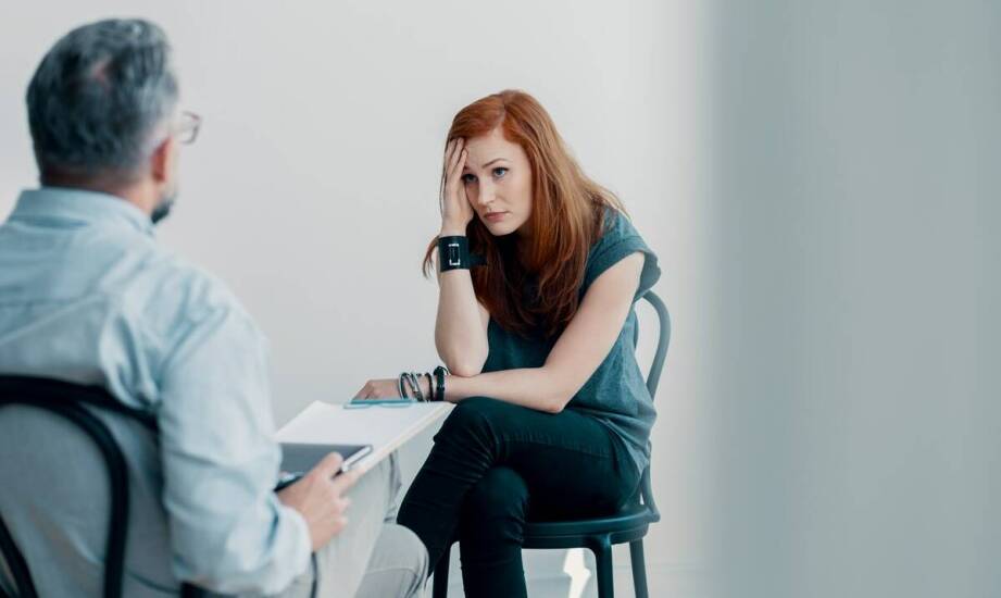 Jak przebiega wizyta u psychiatry i kiedy warto z niej skorzystać?