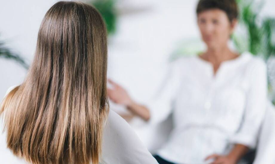 Jak przebiega terapia psychologiczna i komu może przynieść korzyści