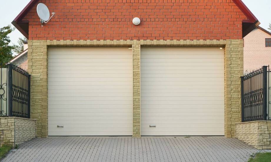 Jak wybrać idealną bramę garażową – najważniejsze kryteria i trendy
