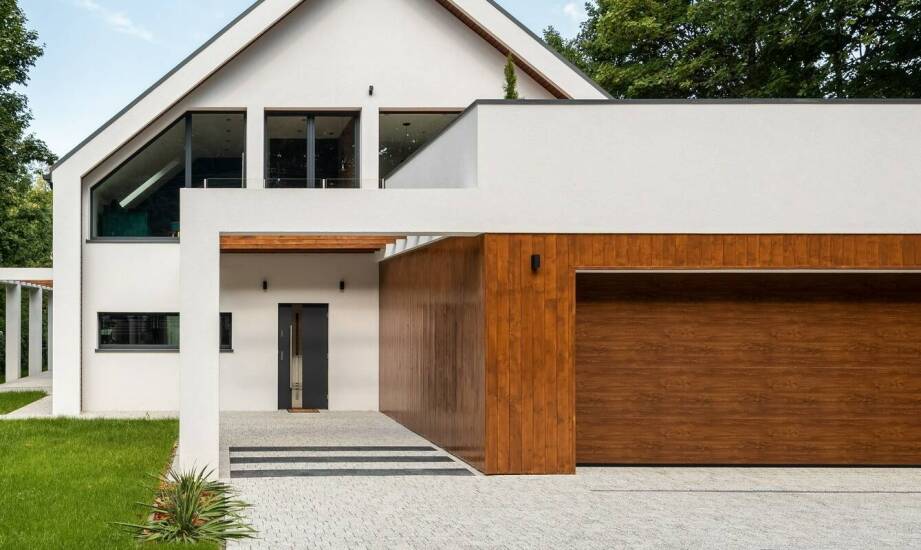 Jak wybrać idealną bramę garażową – porównanie typów i funkcji