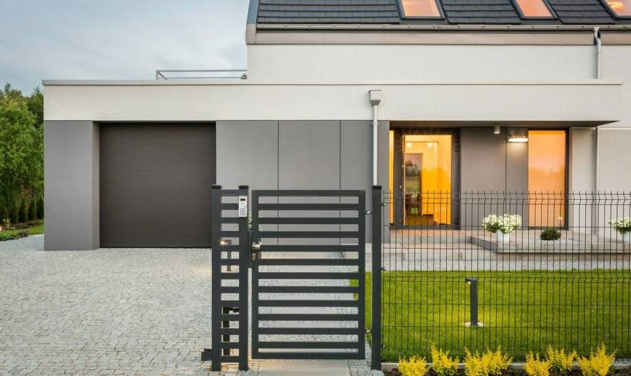 Jak wybrać segmentową bramę garażową? Najważniejsze zalety i funkcje