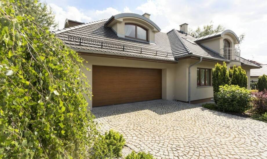 Bramy garażowe Novoferm – najważniejsze zalety i funkcje w praktyce