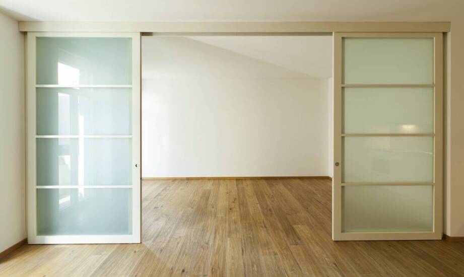 Drzwi przesuwne – praktyczne rozwiązania i inspiracje do każdego wnętrza