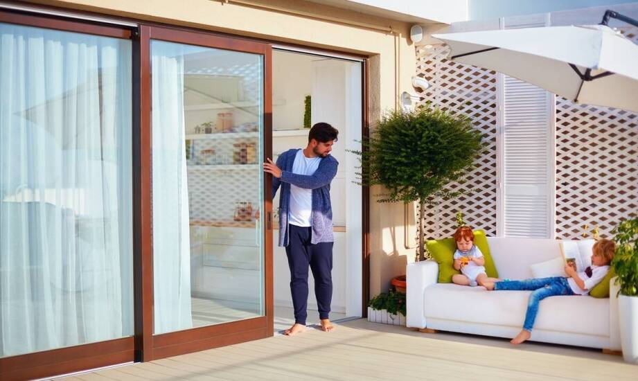 Jak wybrać idealne drzwi tarasowe? Przegląd rodzajów i funkcji