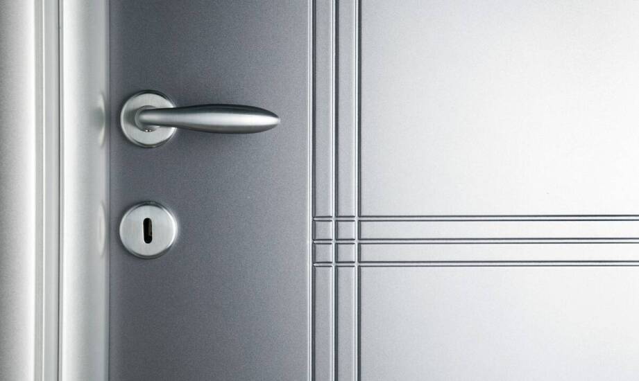 Drzwi aluminiowe do domu – zalety, wady i najważniejsze cechy