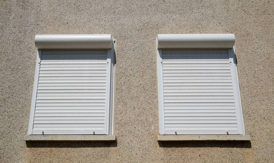 Rolety wewnętrzne – funkcjonalność i stylowa aranżacja każdego wnętrza