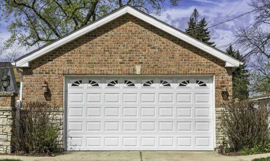 Jak wybrać solidną bramę garażową? Najważniejsze kwestie i porady