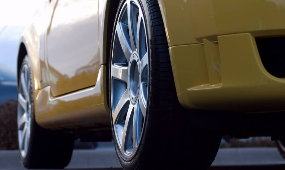 Jak wybrać odpowiednie felgi do samochodu – kluczowe wskazówki i porady