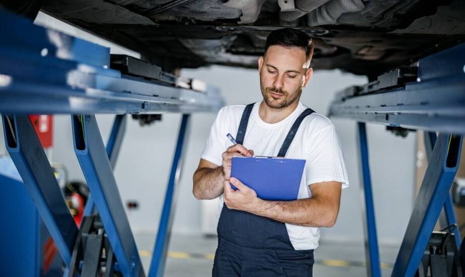 Jak wybrać sprawdzonego mechanika samochodowego i uniknąć kosztownych napraw