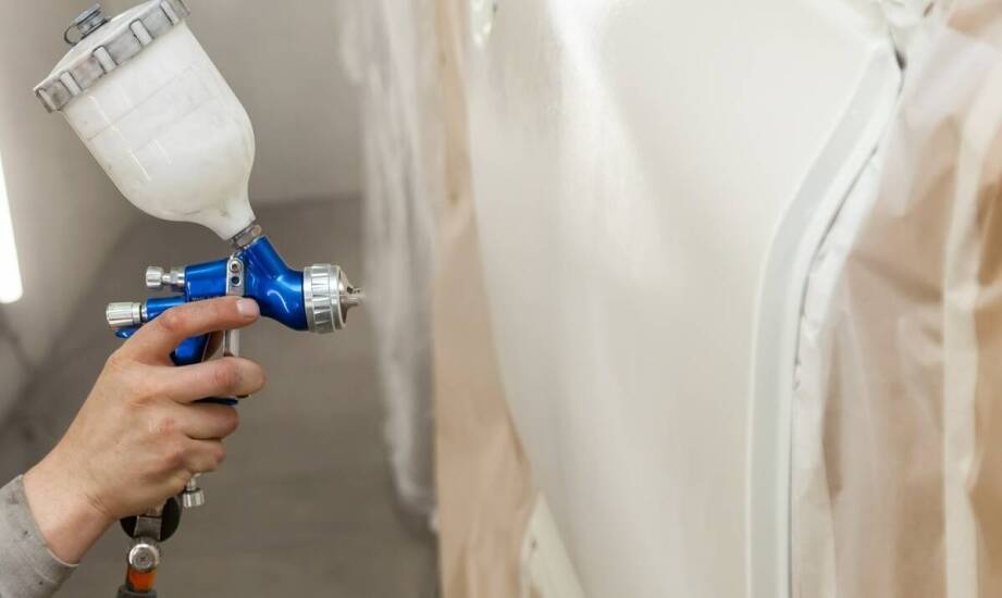 Jak przebiegają naprawy blacharsko-lakiernicze samochodu krok po kroku