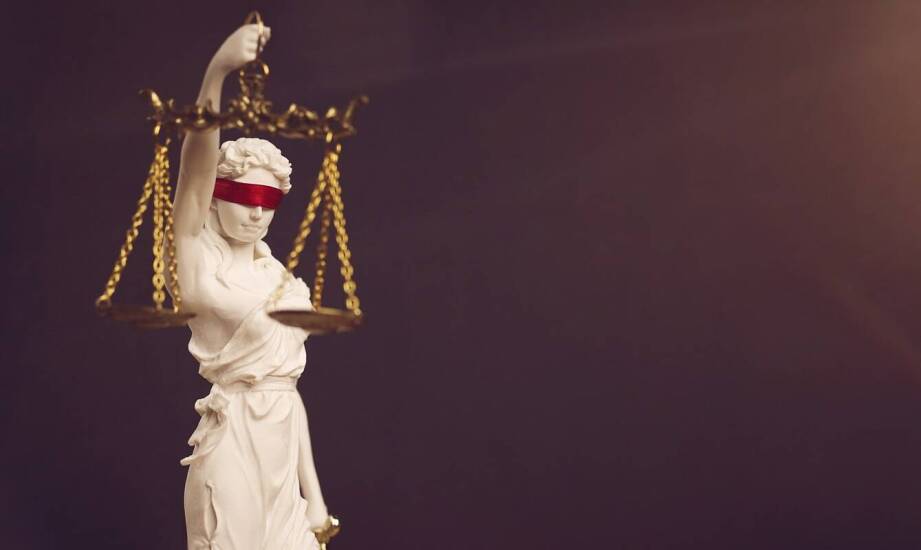 Jak wygląda praca adwokata i w jakich sprawach można uzyskać pomoc