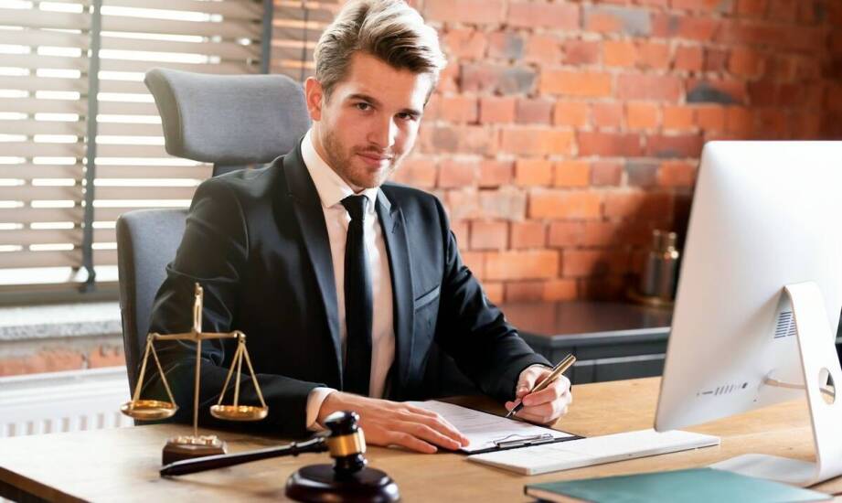 Jak wybrać odpowiedniego prawnika i na co zwrócić uwagę przy współpracy