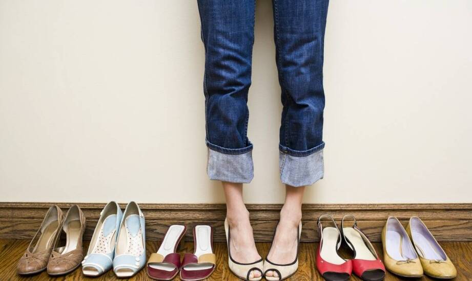 Kalosze damskie – jak wybrać modne i funkcjonalne obuwie na deszcz