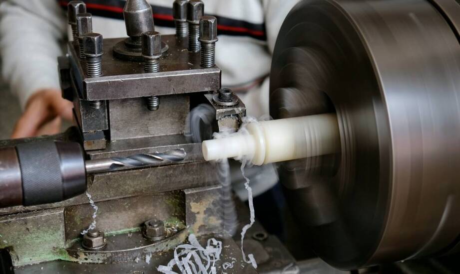 Jak działa frez do gwintów i jakie ma zastosowania w obróbce metalu