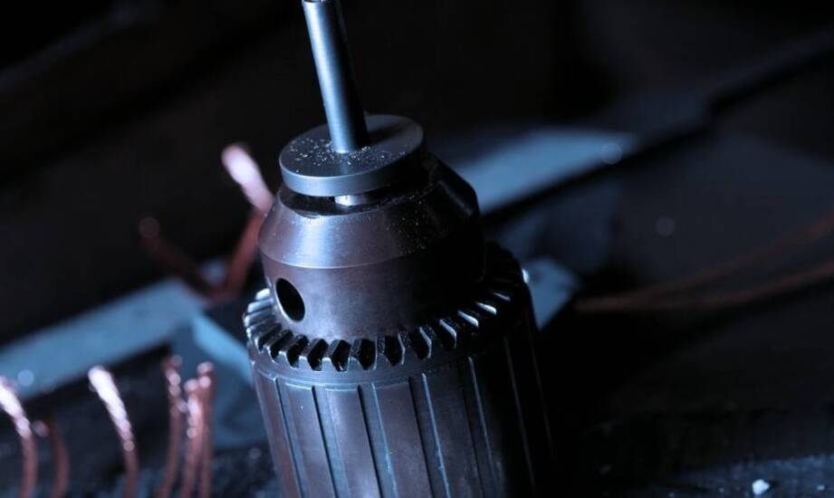 Frezowanie gwintów wewnętrznych – najważniejsze informacje i zastosowania
