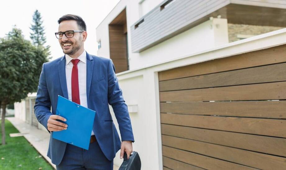Jak wygląda praca agenta nieruchomości i na czym polega jego rola?