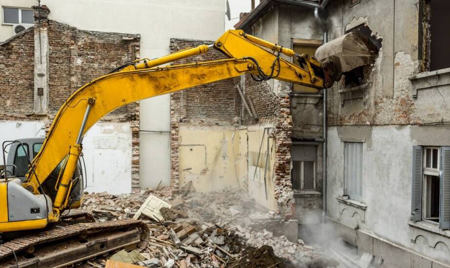 Wyburzenia budynków – zastosowanie, wyzwania i nowoczesne rozwiązania
