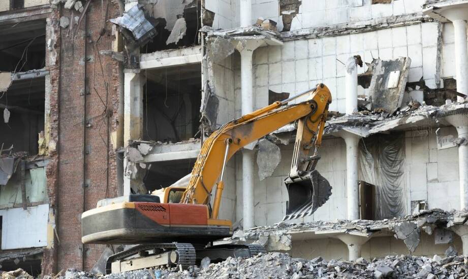 Wyburzenia – najczęstsze przyczyny, zastosowania i aspekty prawne prac