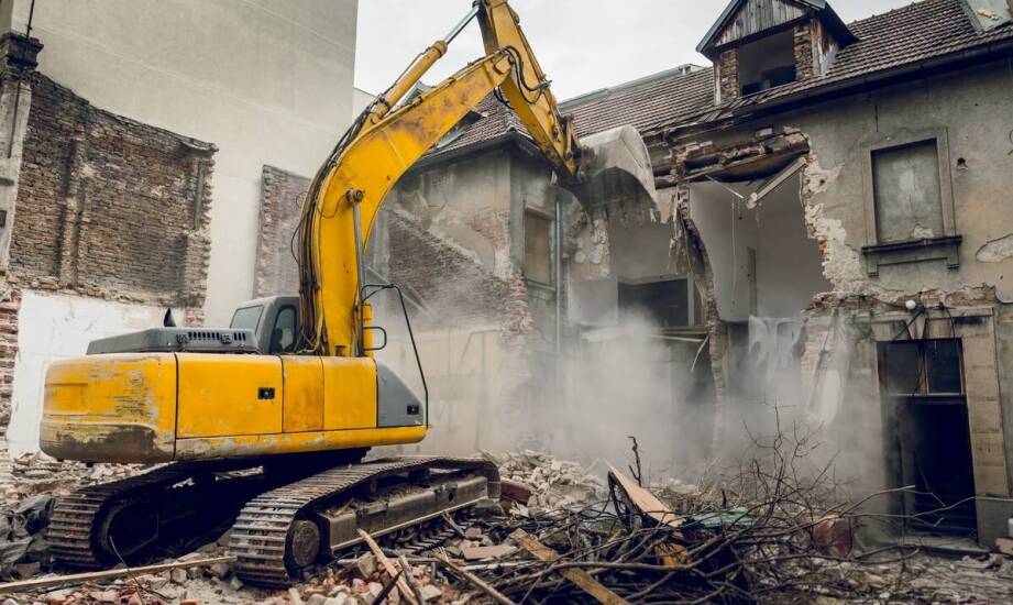 Jak przebiega proces wyburzania budynków i na co warto zwrócić uwagę