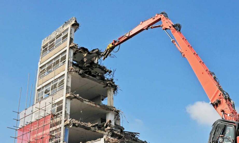 Jak przebiega rozbiórka budynków i jakie formalności warto znać?