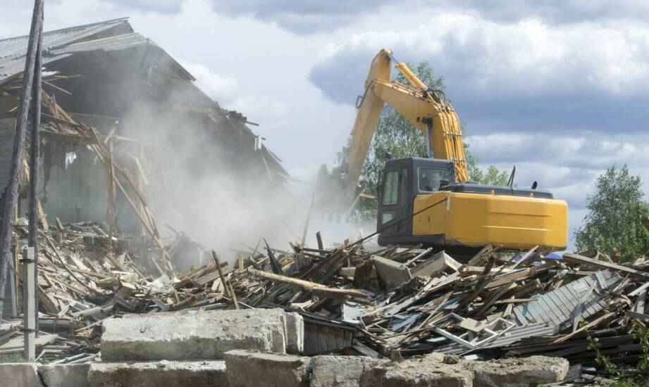 Jak przebiega rozbiórka budynków i co warto wiedzieć przed rozpoczęciem prac