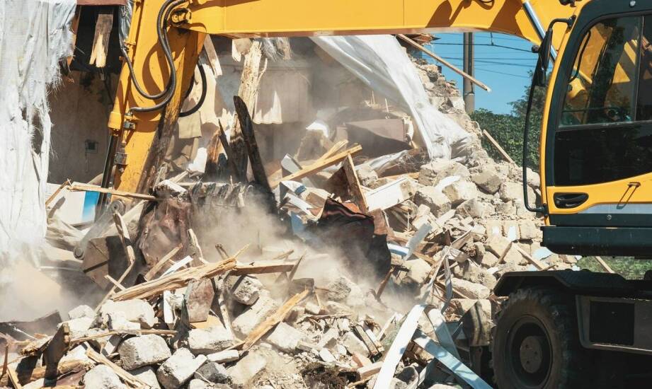 Najważniejsze informacje na temat rozbiórek budynków i obiektów