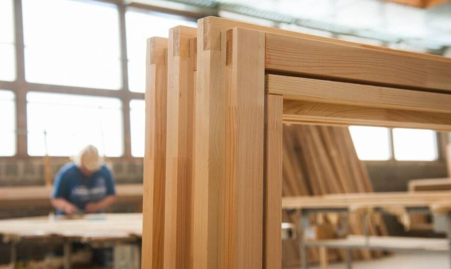 Jak powstają fronty meblowe? Etapy procesu oraz popularne materiały