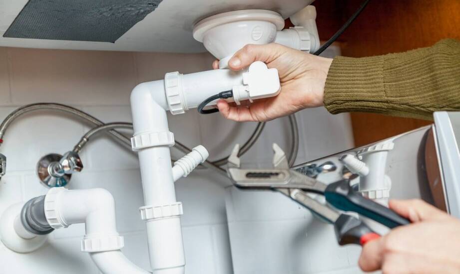 Najważniejsze informacje o instalacjach wodnych, kanalizacyjnych i gazowych