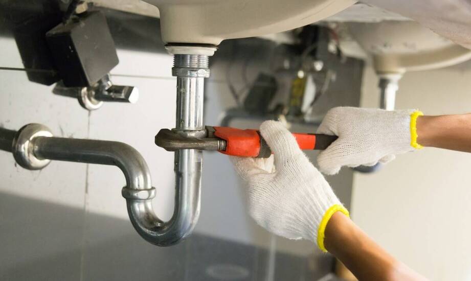 Rodzaje instalacji sanitarnych, wodnych, gazowych i C.O. – praktyczne informacje