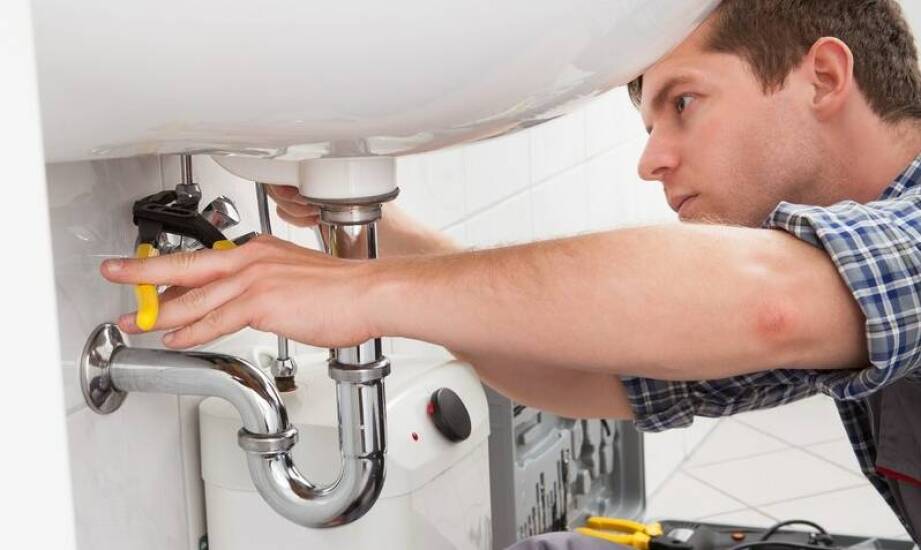 Instalacje sanitarne, wodne, gazowe i CO – co warto wiedzieć przed wyborem