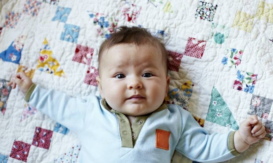 Jak wybrać bezpieczną i wygodną kołdrę dla niemowlęcia? Sprawdzone porady