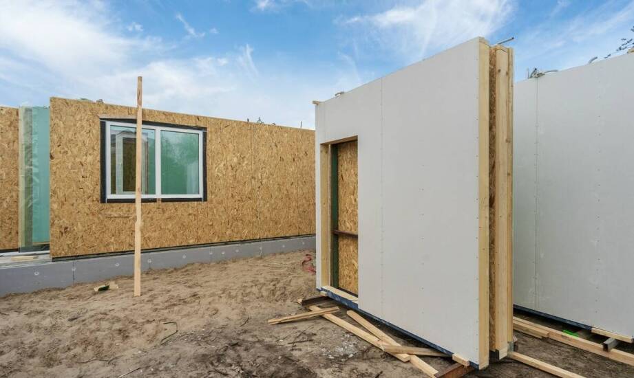 Budowa domów modułowych z drewna – zalety i możliwości nowoczesnych rozwiązań