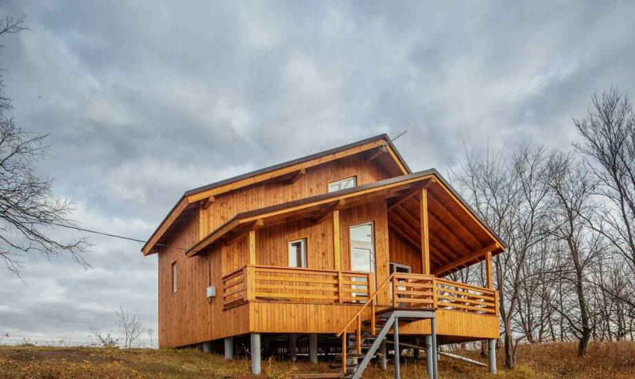 Całoroczne domy drewniane – zalety, koszty i możliwości budowy
