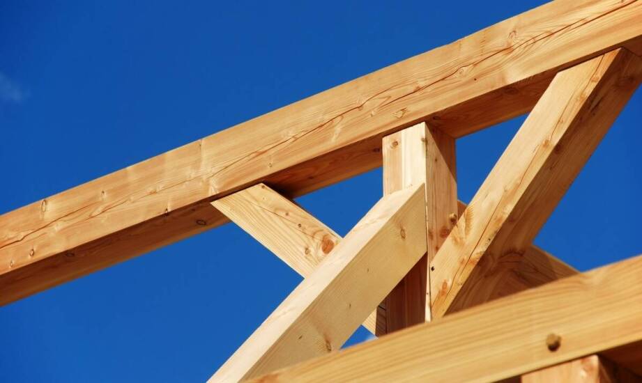Konstrukcje drewniane – najważniejsze informacje i zastosowania w budownictwie