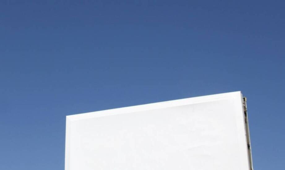 Jak pylony reklamowe wspierają widoczność marki i przyciągają klientów