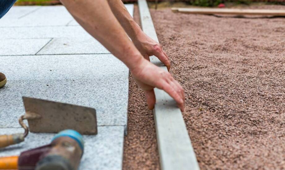 Najważniejsze zasady układania kostki brukowej – inspiracje i porady