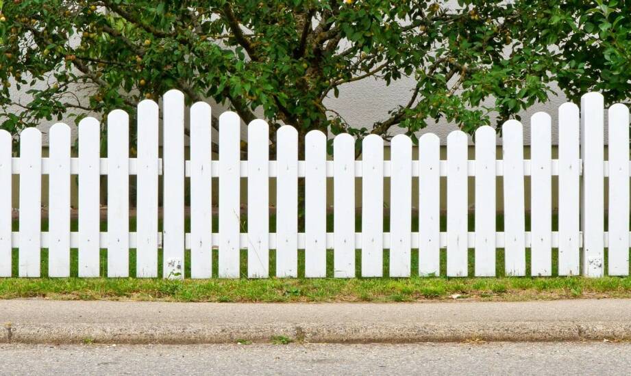 Jak wybrać trwałe ogrodzenie? Najważniejsze wskazówki i inspiracje